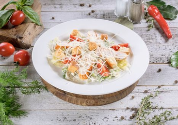 "Цезарь с курицей" салат: купить по цене 345.00, вес: 150 "Цезарь с курицей" салат