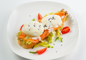 Брускета с семгой, пашот и голландским сыром: купить по цене 2890.00, вес: 340 Брускета с семгой, пашот и голландским сыром