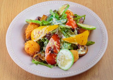 Салат с овощами гриль и жареным сыром: купить по цене 2890.00, вес: 411 Салат с овощами гриль и жареным сыром