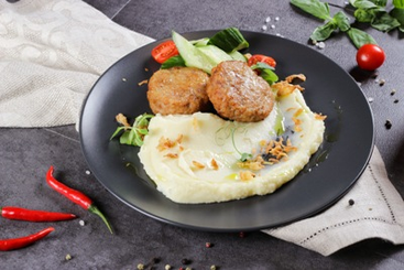 Биточки куриные : купить по цене 200.00, вес: 207 Биточки куриные