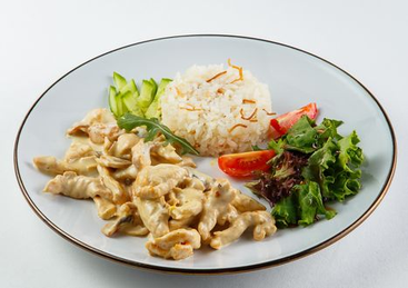 Филе курицы в сливочном соусе с рисом: купить по цене 3390.00, вес: 0 Филе курицы в сливочном соусе с рисом